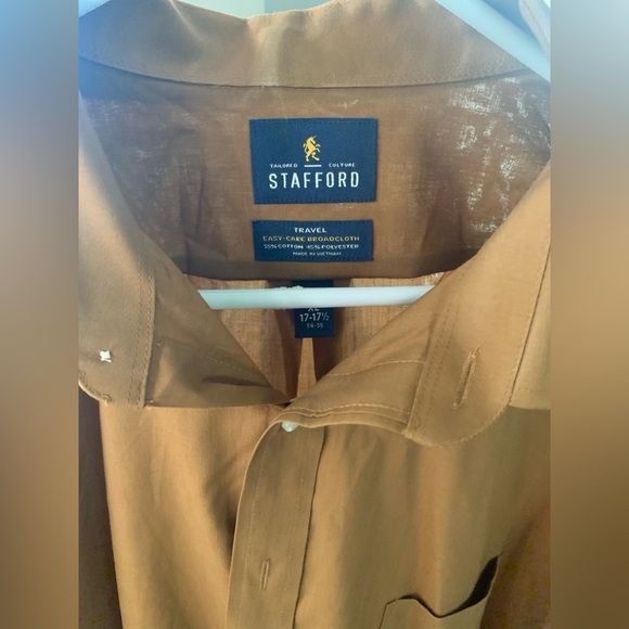 Men’s Stafford Travel Dress shirt, Regular fit, Brown color, 17-17 1/2 34/35 - Picture 2 of 3